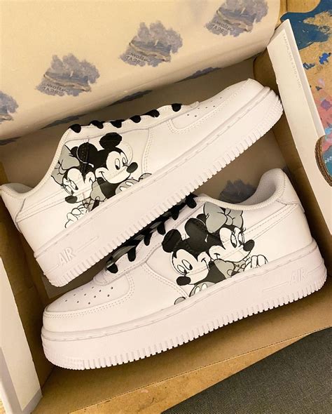 mickey mouse schwarz weiß nike|Mickey Mouse Nike.